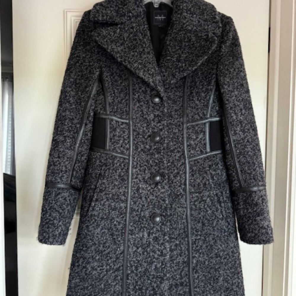 Elegant mid season coat
